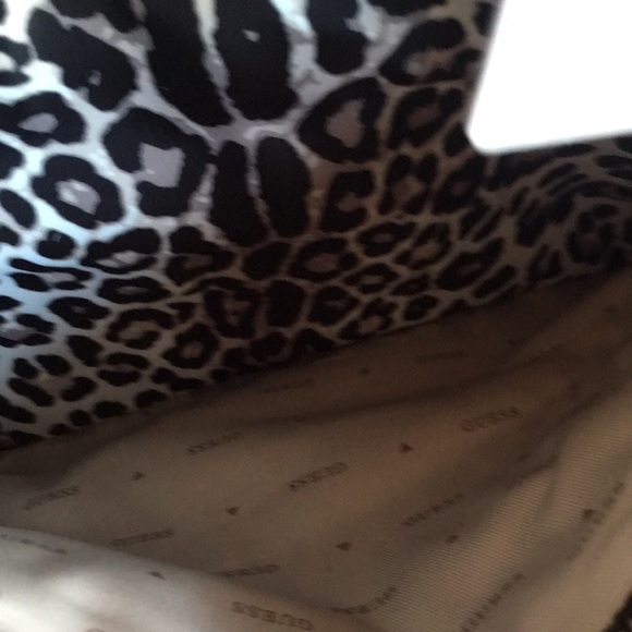 NWT Guess Jaxi Black and White Leopard Print Tote - Picture 5 of 10